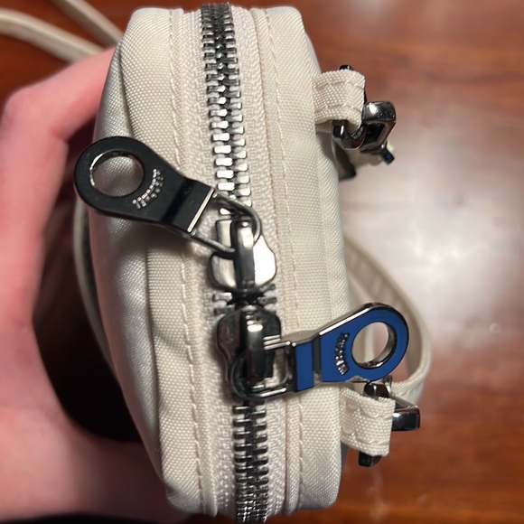 NWOT Herschel Side bag - Picture 2 of 5